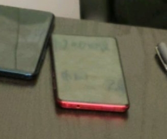 卢伟冰微博分享照片：红米骁龙855旗舰现身？