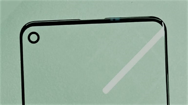 Moto G8渲染图被曝：挖孔屏方案