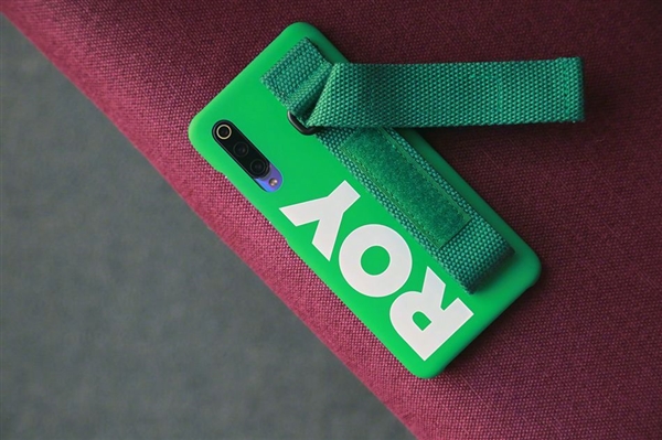 小米9迎来新系统：优化了水滴屏