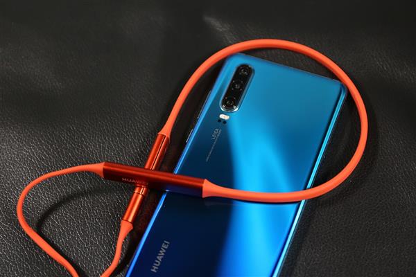 华为FreeLace无线耳机上线：独创HiPair闪连快充技术