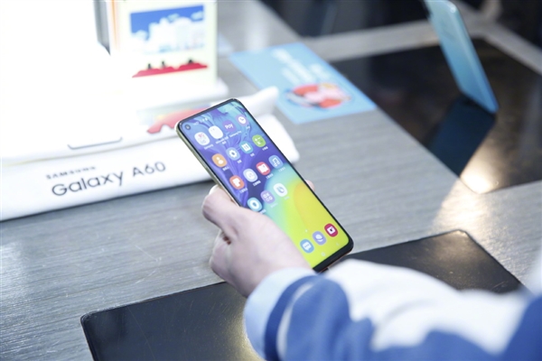 三星Galaxy A60元气版迎来预订模式：6.3英寸