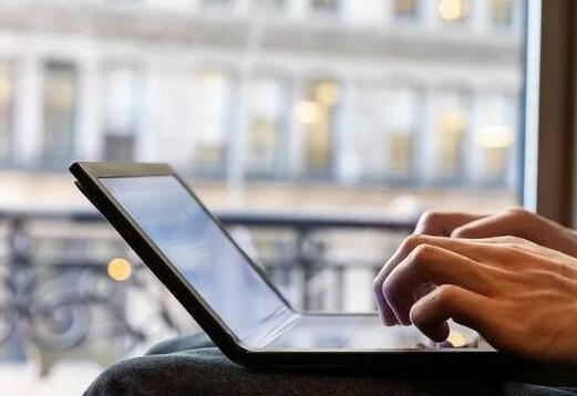 联想秀出可折叠PC 2020年上线