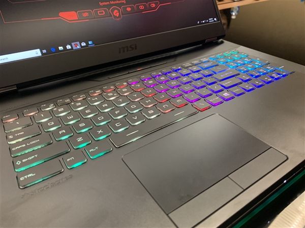 微星旗下GT76 Titan上线：i9-9900K处理器