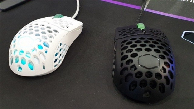 PC品牌酷冷至尊展示新轻量化鼠标MM710