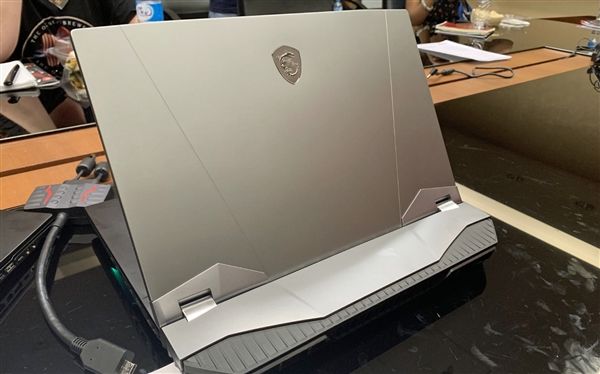 微星旗下GT76 Titan上线：i9-9900K处理器