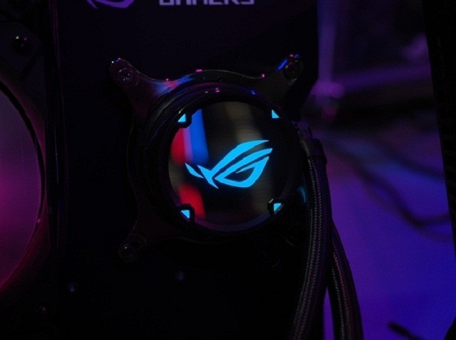 华硕带来新ROG品牌水冷风扇