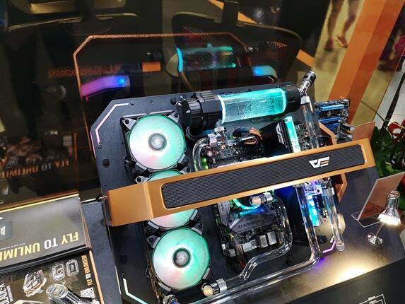 新开放式机箱“BLADE-X”现身：酷炫十足！