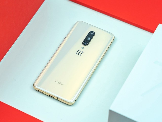 一加7Pro销量给力：边玩边闪充