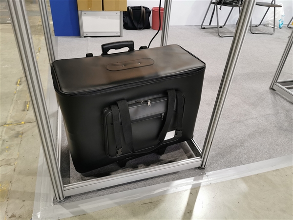 雷蛇旗下第一台三屏笔记本来了：搭载4K IGZO面板