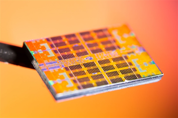 AMD三代锐龙：98.9亿晶体管成简直就艺术品