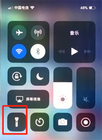 iphonex中使用手电筒的操作方法