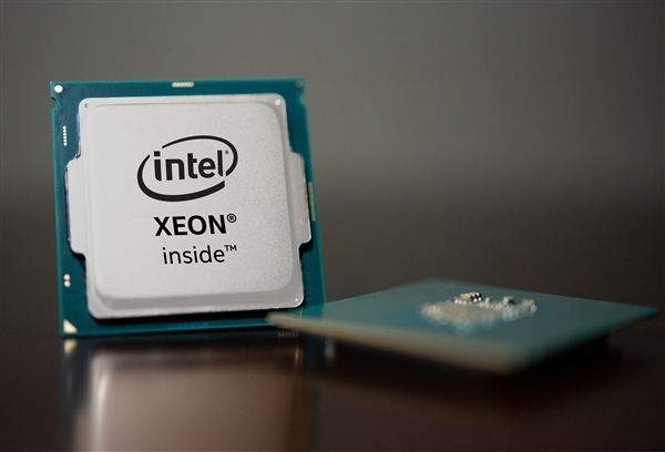 Intel移动工作站新旗舰至强W-10885M曝光：8核心加速5.3GHz