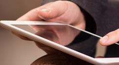 苹果规划一款新妙控键盘套 转轴处开辟Apple Pencil插槽。