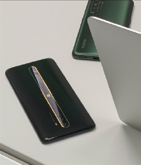 realme新机安排上 细节留悬念