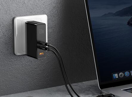 倍思上架一款全新氮化镓充电头设备:2C1A三口快充