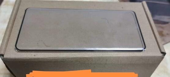 华为Mate40正面爆料：标准版屏幕大升级