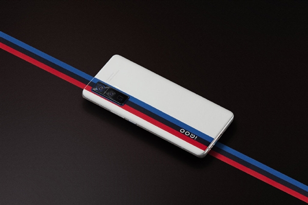 120W快充加持！iQOO 5 Pro降临：15分钟充满