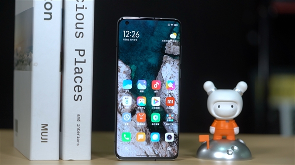 小米10至尊纪念版上手体验：实现第一批量产120W有线秒冲