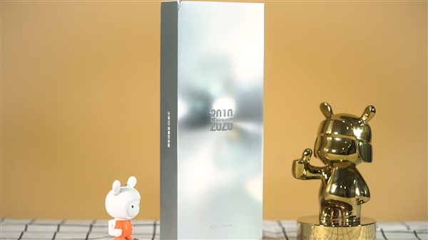 小米10至尊纪念版上手体验：实现第一批量产120W有线秒冲