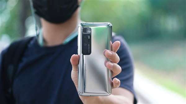 小米10至尊纪念版上手体验：实现第一批量产120W有线秒冲