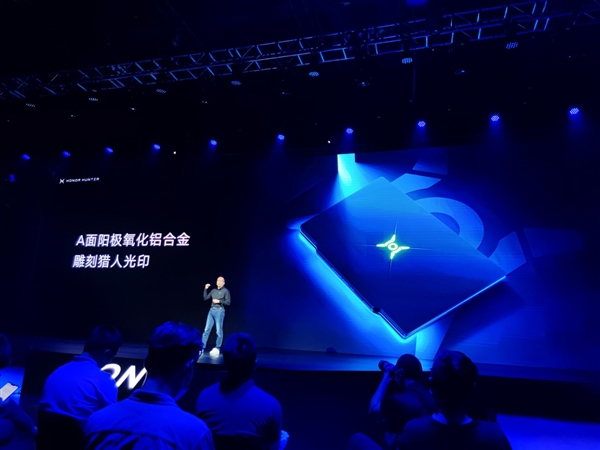 荣耀猎人游戏本V700现身：19.9mm超薄机身