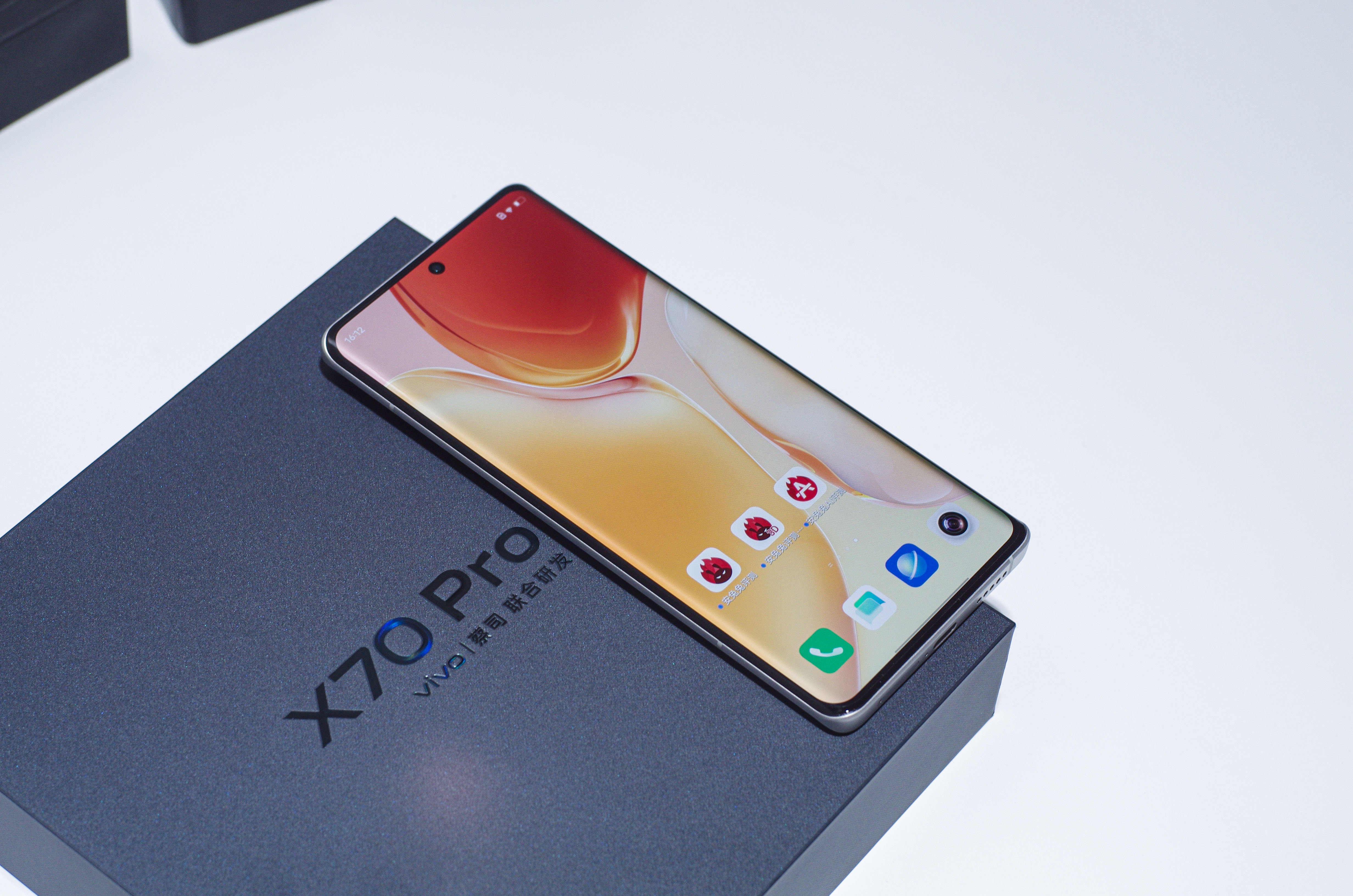 vivos12Pro和vivoX70Pro选哪个?vivos12Pro和vivoX70Pro对比介绍