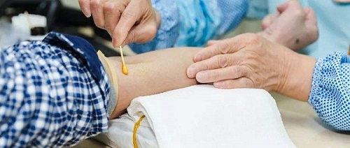 为了防止静脉抽血后出现淤血，止血时最好?支付宝蚂蚁庄园7月13日答案  ​